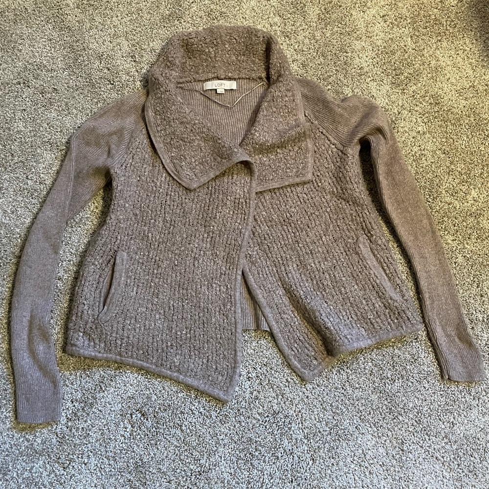 Ann Taylor LOFT tan long-sleeve open-front cardigan sweater with pockets!